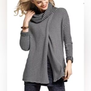 Cabi Fergie Turtle Neck Sweater Size Small Black/White Knit Split Front Cotton